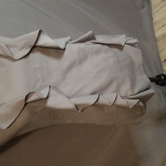 New york & co. women's ruffled sleeveless blouse gray size xsmall EUC 🎯 - Picture 4 of 7